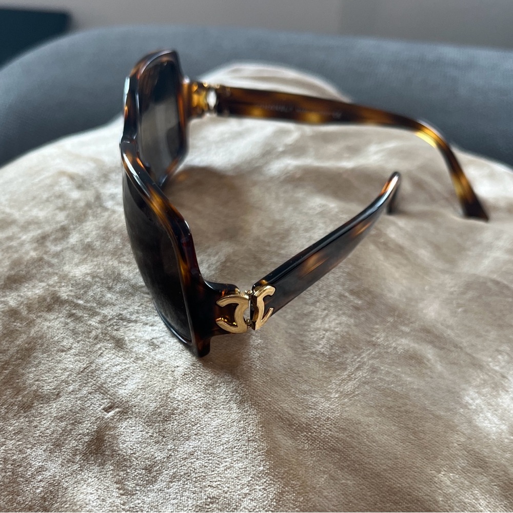 Tortoise Shell Sunglasses - image 3